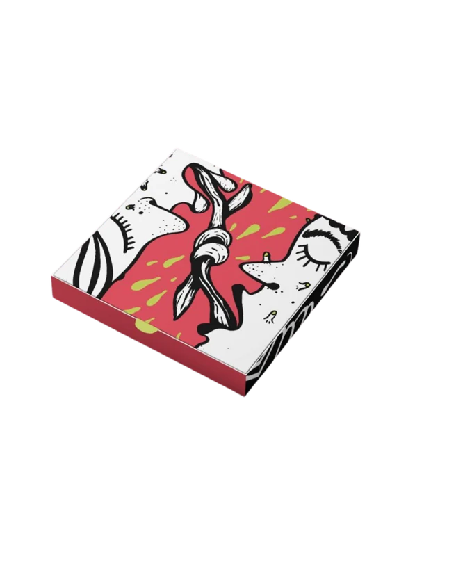 The folded pizza tray box